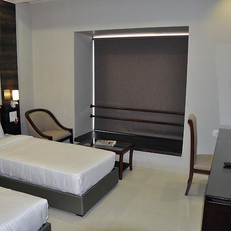 سامبالبور Hotel Dolphin المظهر الخارجي الصورة