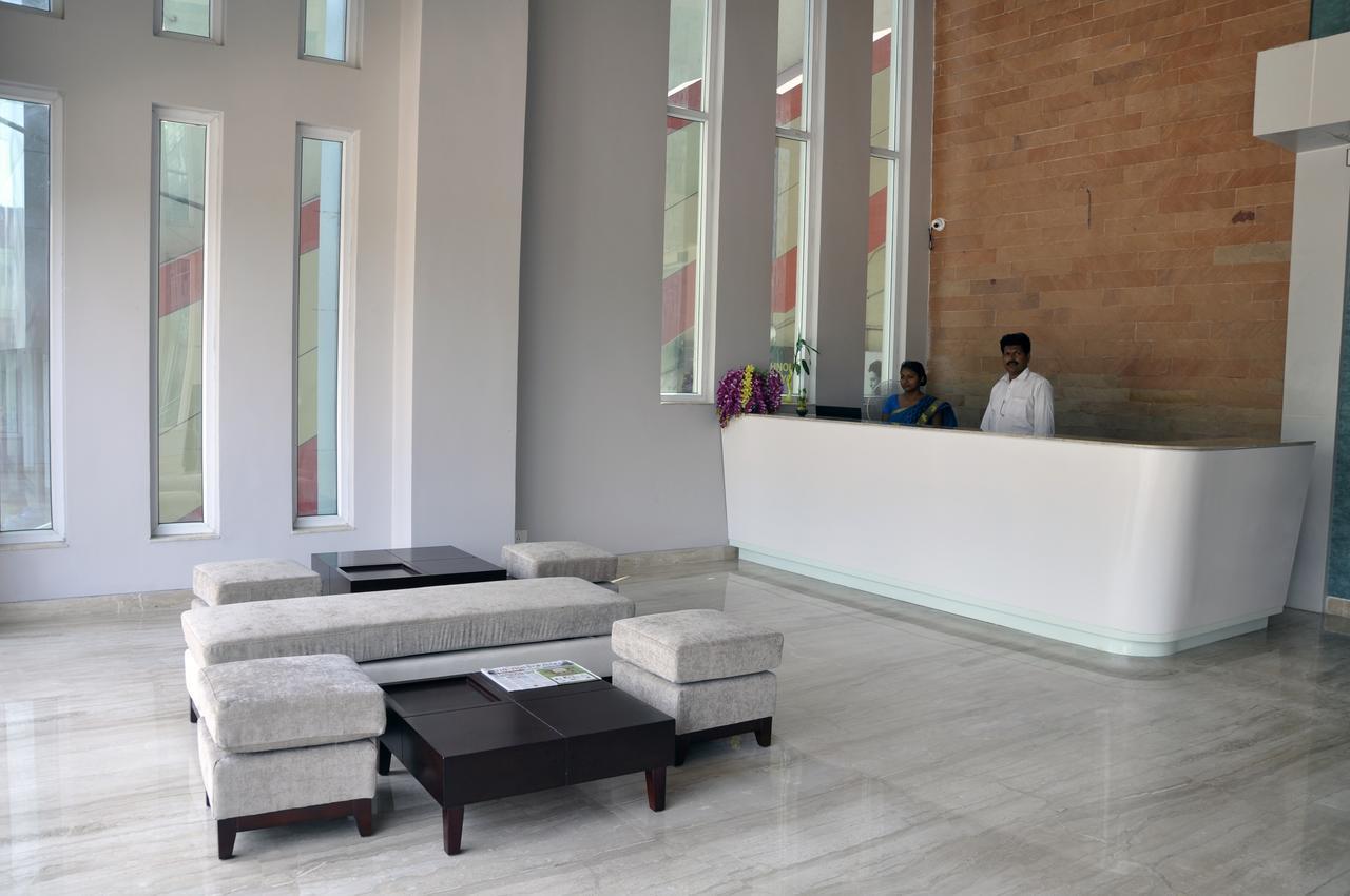 سامبالبور Hotel Dolphin المظهر الخارجي الصورة