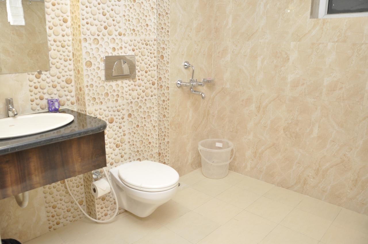 سامبالبور Hotel Dolphin المظهر الخارجي الصورة