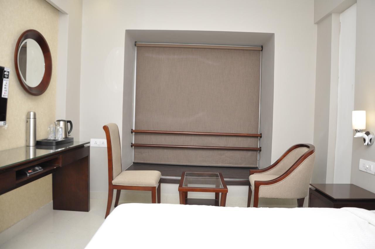 سامبالبور Hotel Dolphin المظهر الخارجي الصورة