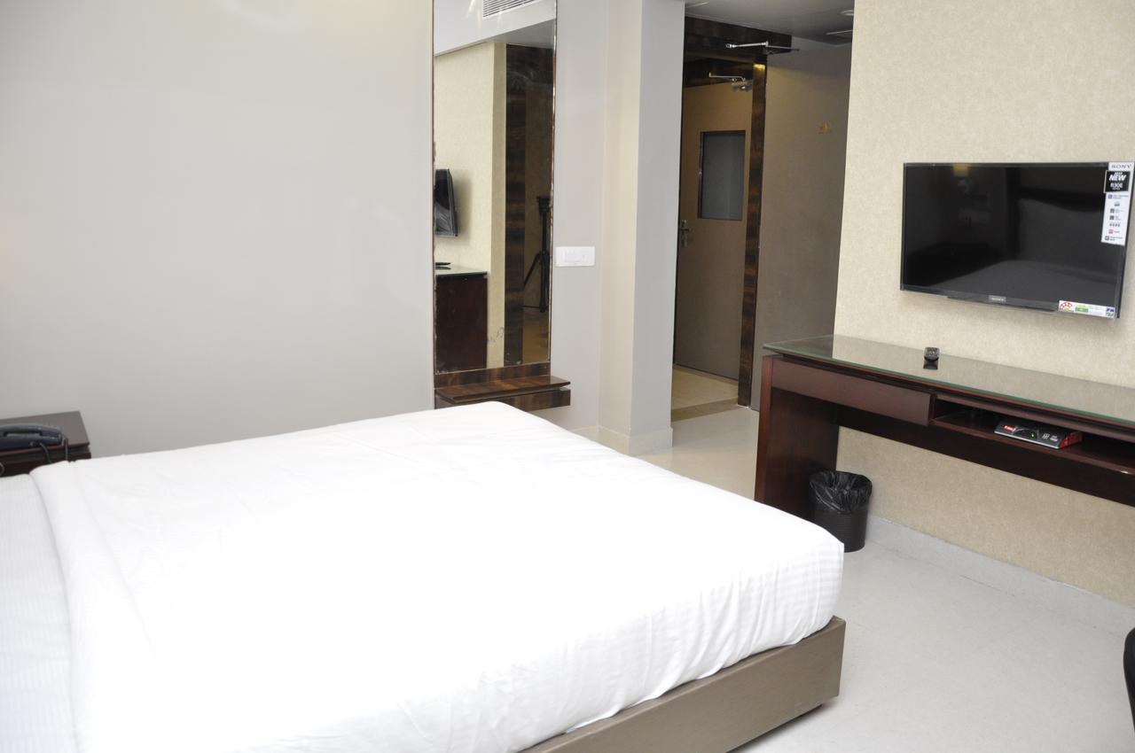 سامبالبور Hotel Dolphin المظهر الخارجي الصورة