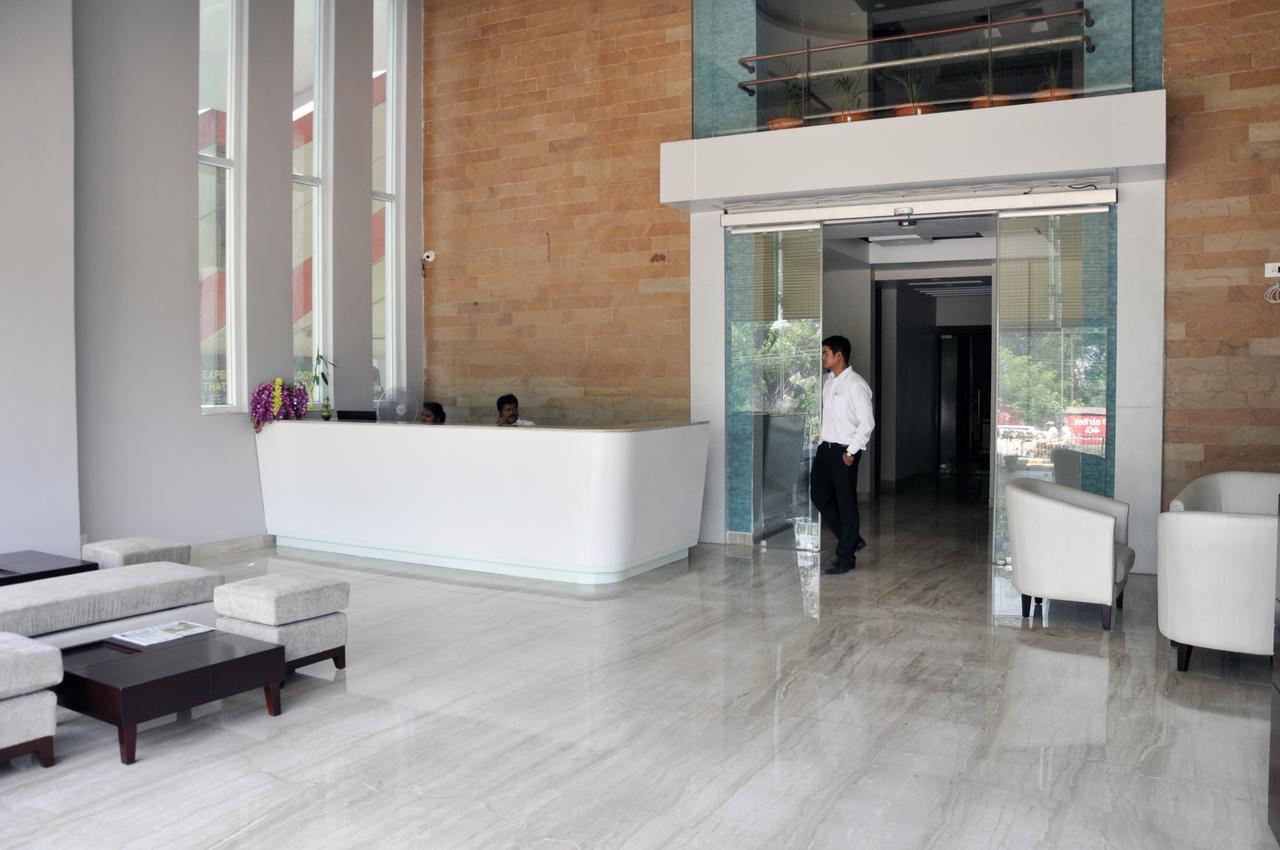 سامبالبور Hotel Dolphin المظهر الخارجي الصورة